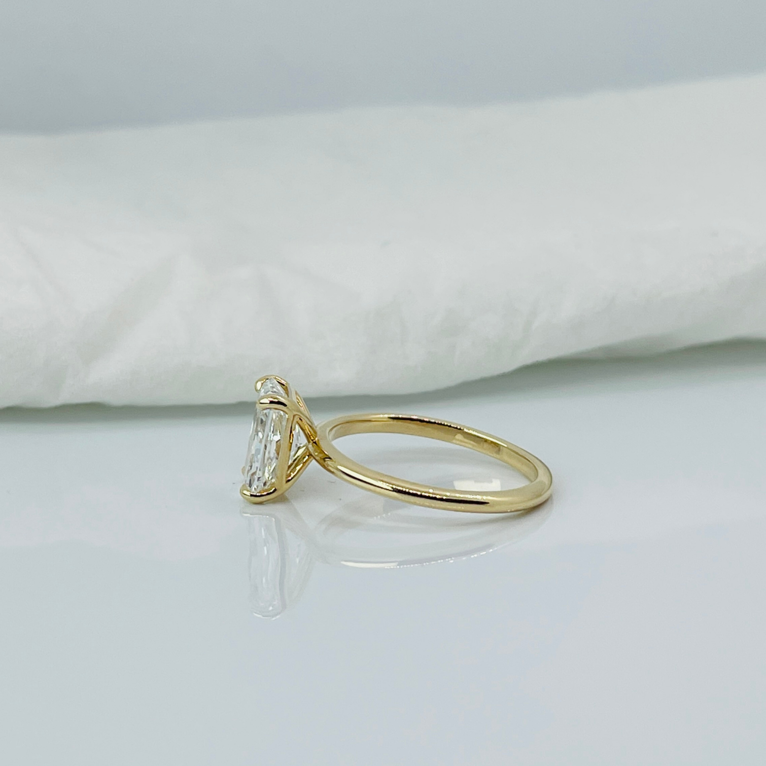 Elegant Radiant Cut Diamond 14K Solid Gold Solitaire Engagement Ring-3